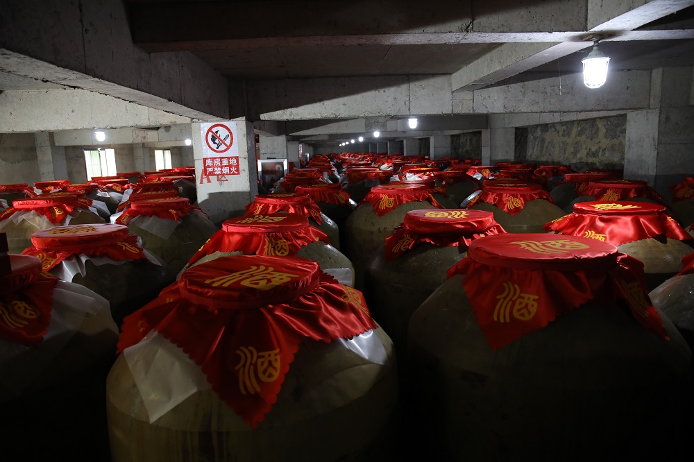 气相色谱-质谱指纹图谱助力茅台镇传统大曲酱香和串香白酒微量成分分析及快速鉴定