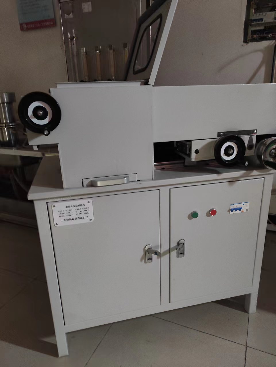混凝土粉样分层研磨机入驻中盛建设，助力公路水运平安百年品质工程交通建设