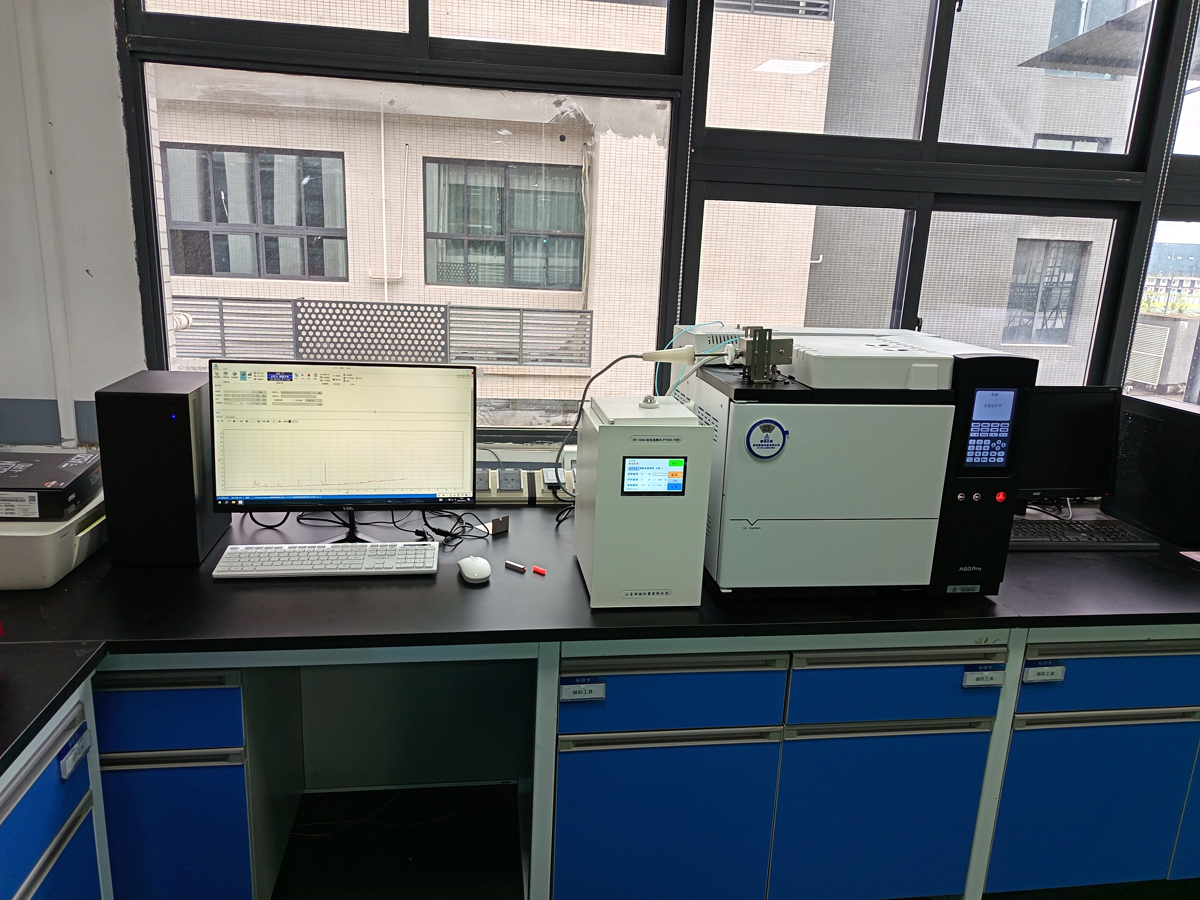 混凝土粉样分层研磨机、热裂解仪兼容磐诺气相色谱仪在重庆华盛检测安装调试完成